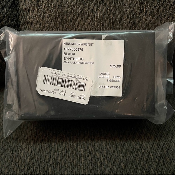 NEW with TAGS KURT GEIGER LONDON KENSINGTON Black Leather WRISTLET BAG With Box - Picture 6 of 6